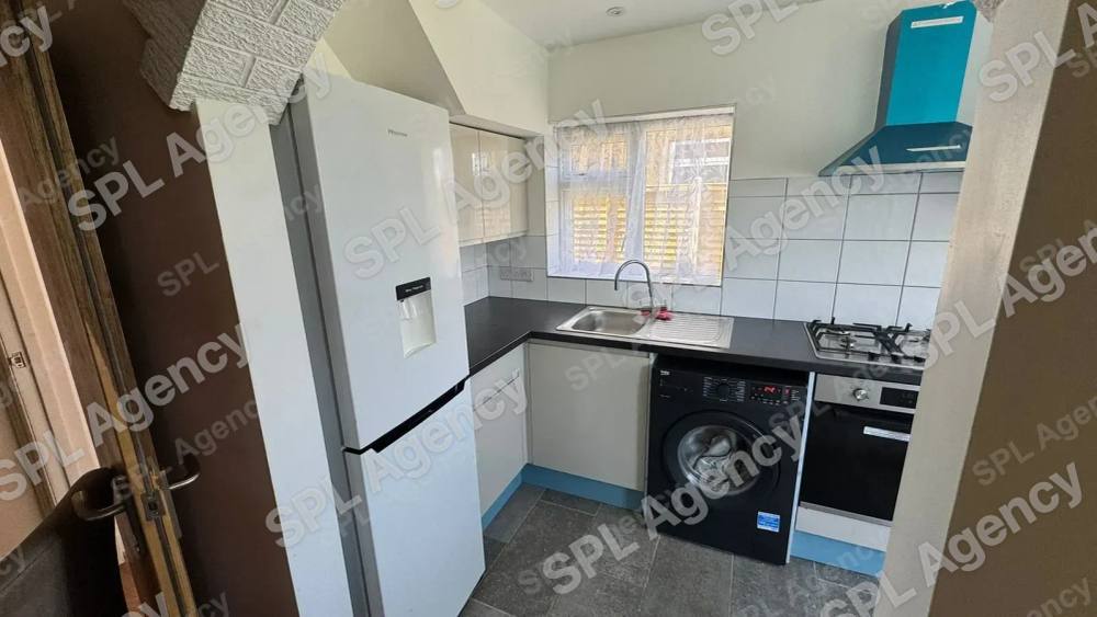 Mackie Grove, Bristol, UK BS34 7NF,