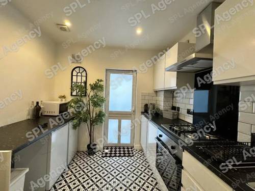 Room 1 β 2 Shaftesbury Avenue, Montpelier BS6 5LX