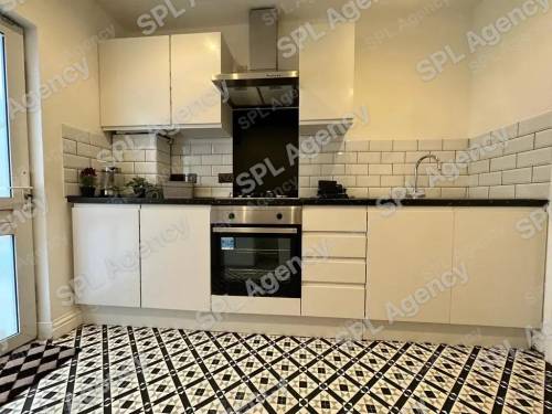 Room 1 β 2 Shaftesbury Avenue, Montpelier BS6 5LX