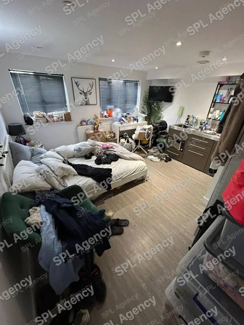 Studio 1 – 130 Gloucester Road North
