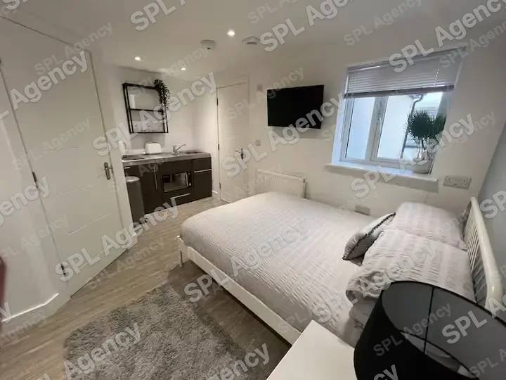 Studio 4 – 130 Gloucester Road North, Filton BS34 7BQ