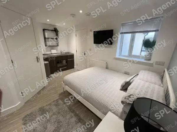 Studio 4 – 130 Gloucester Road North, Filton BS34 7BQ