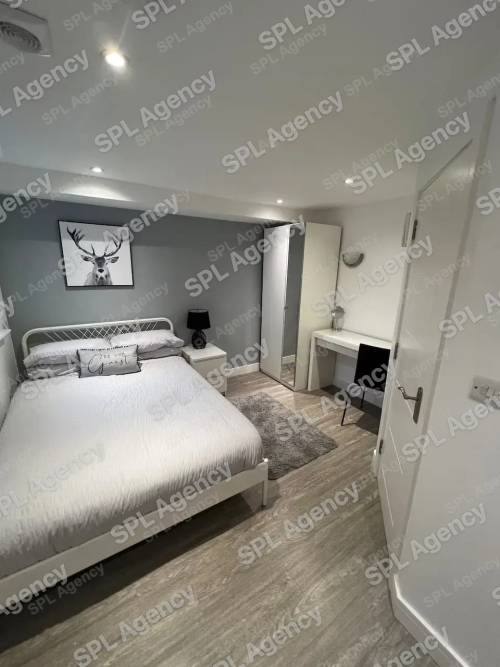 Studio 4 – 130 Gloucester Road North, Filton BS34 7BQ