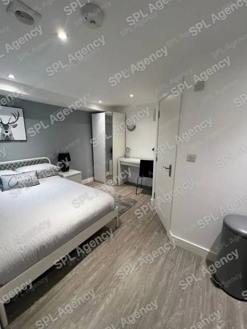 Studio 4 – 130 Gloucester Road North, Filton BS34 7BQ