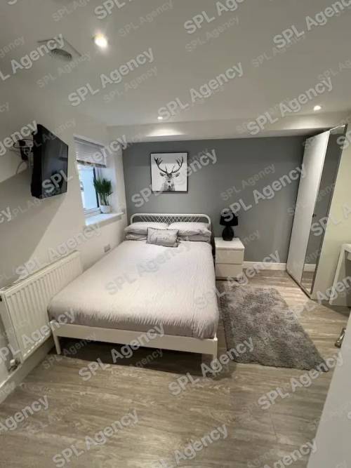 Studio 4 – 130 Gloucester Road North, Filton BS34 7BQ