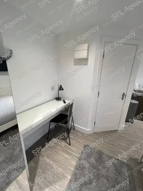 Studio 4 – 130 Gloucester Road North, Filton BS34 7BQ