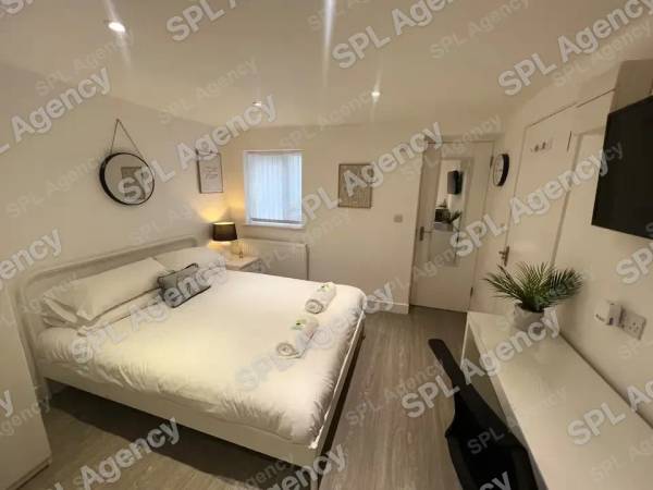 Studio 2 – 30 Gloucester Road North, Filton BS34 7BQ
