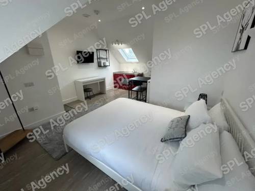 Studio 7 β 130 Gloucester Road North, Filton