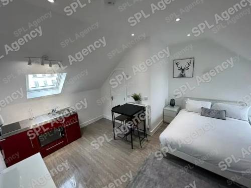 Studio 7 β 130 Gloucester Road North, Filton