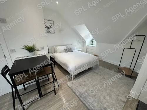 Studio 7 β 130 Gloucester Road North, Filton