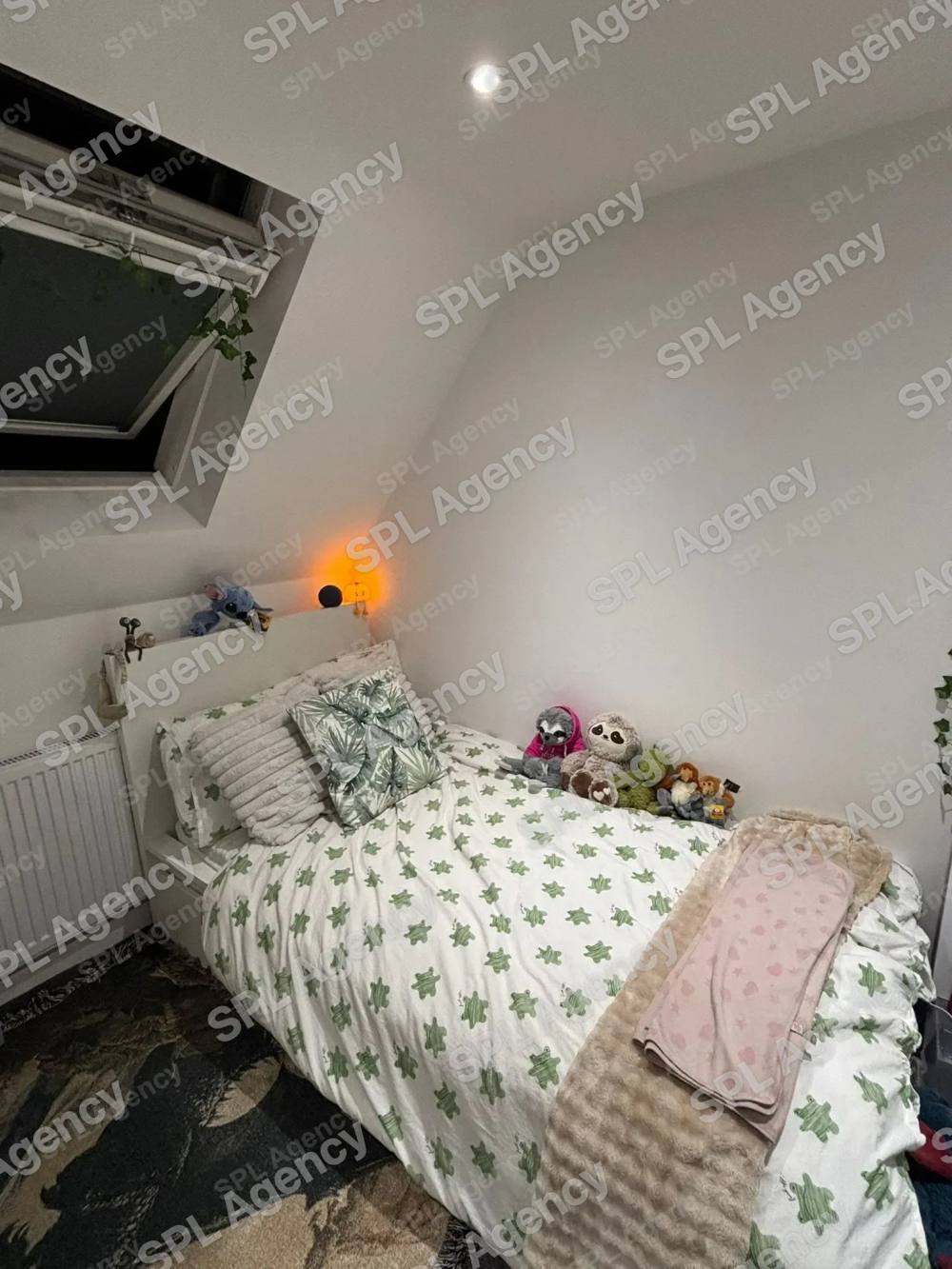 Room 8 β 3 Roycroft Road, Filton, Bristol, BS34 7NL