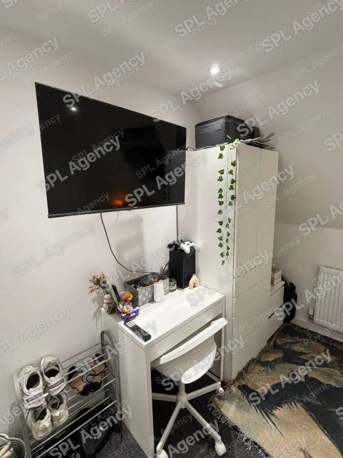 Room 8 β 3 Roycroft Road, Filton, Bristol, BS34 7NL