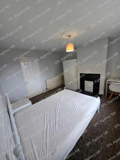 51 Chipperfield Drive BS15 4DS