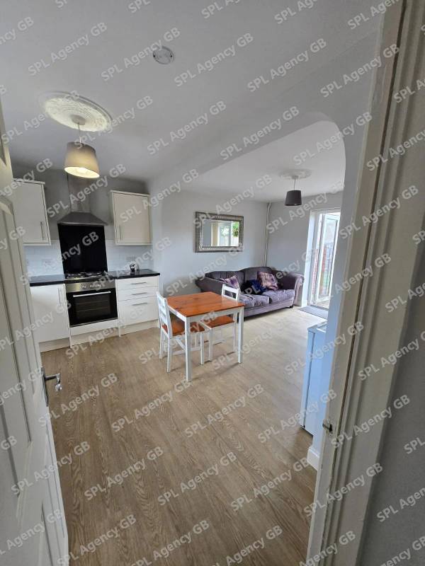 51 Chipperfield Drive BS15 4DS