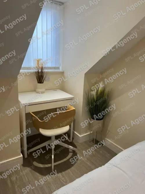 Studio 6 β 130 Gloucester Road North, Filton BS34 7BQ
