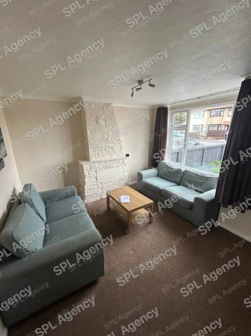 5 Bedroom House - Hunters Way, Filton, BS34 7EP — photo 02