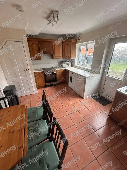 5 Bedroom House - Hunters Way, Filton, BS34 7EP — photo 03