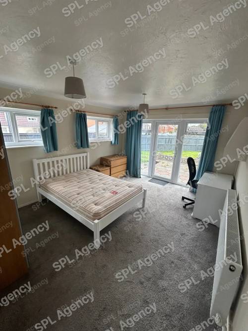 5 Bedroom House - Hunters Way, Filton, BS34 7EP — photo 05